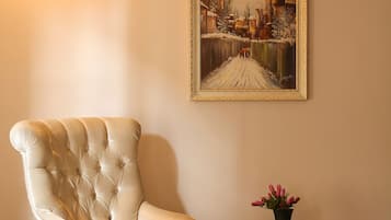 Standard Studio Suite | Egyptian cotton sheets, premium bedding, desk, laptop workspace
