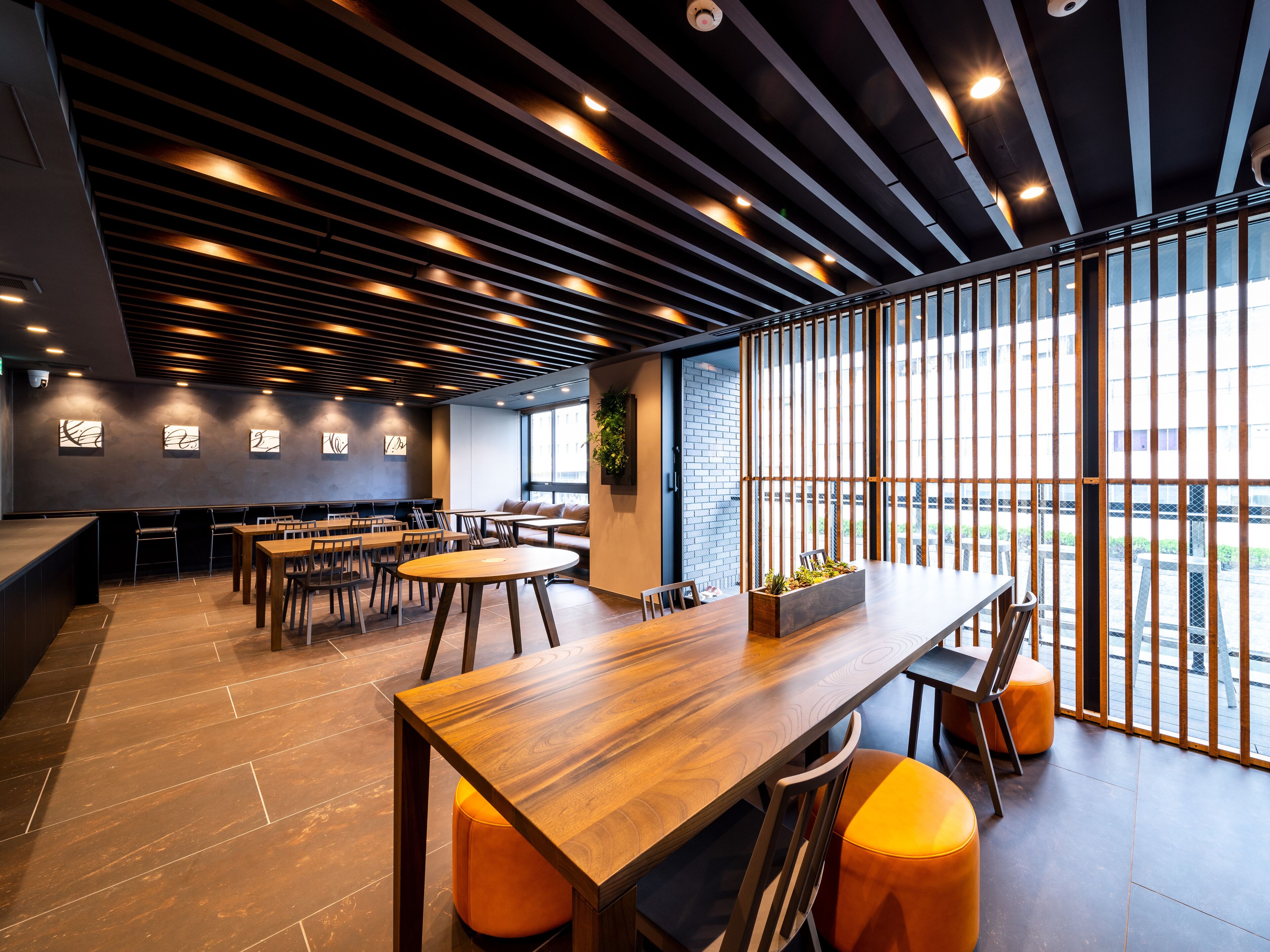 Daily buffet breakfast (JPY 1300 per person)