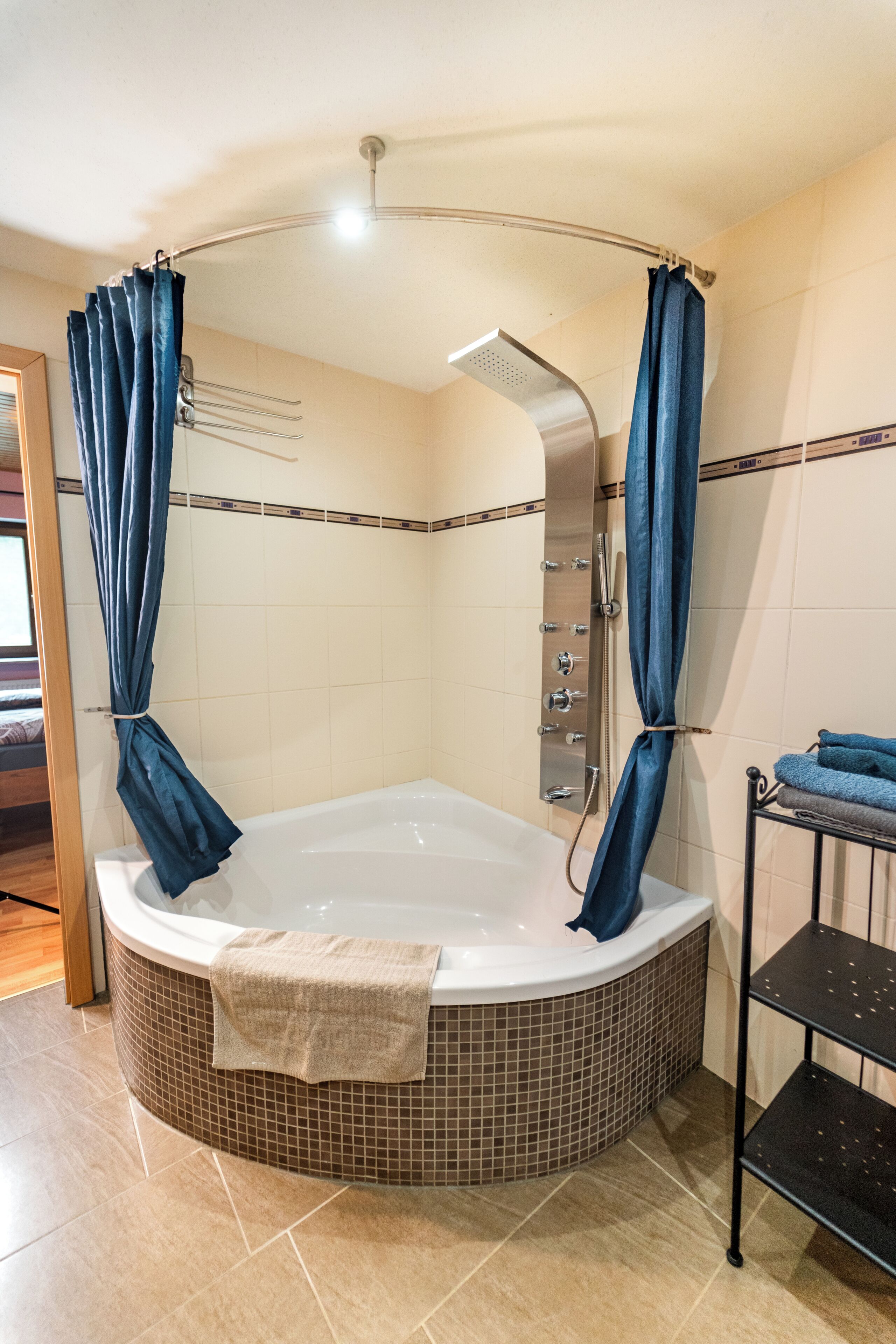 Suite | Baño | Artículos de higiene personal gratuitos, secador de pelo y toallas