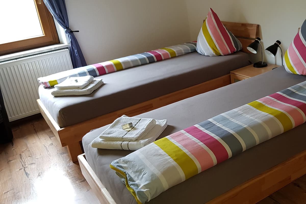 Grand Double Room | 1 bilik tidur, katil bayi/kot (percuma), Wi-fi percuma, cadar katil