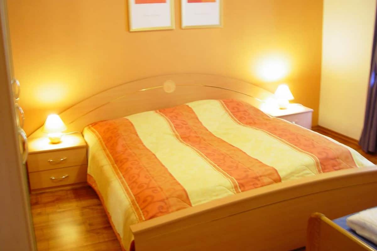 Comfort Apartment (5 Persons) | 1 bilik tidur, katil bayi/kot (percuma), Wi-fi percuma, cadar katil