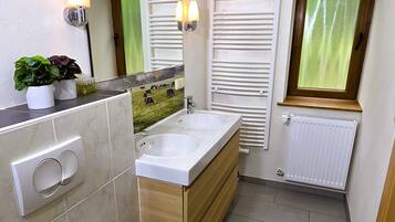 Standard Double Room | Bathroom | Free toiletries, hair dryer, towels
