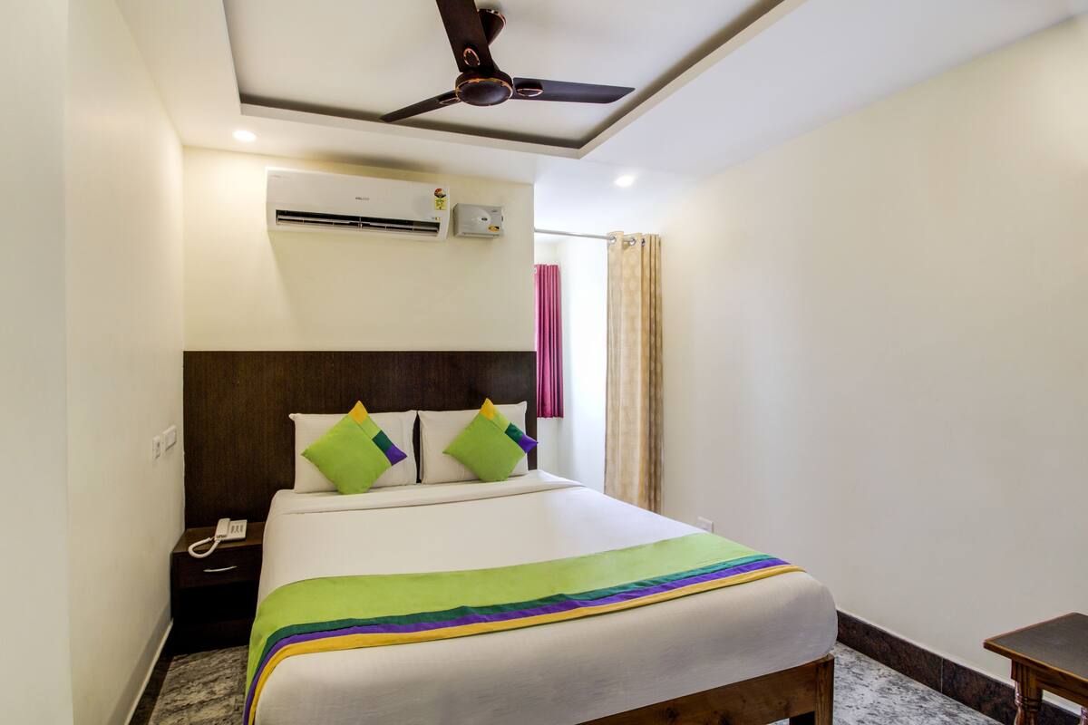 Standard Room | Desk, iron/ironing board, free WiFi, bed sheets