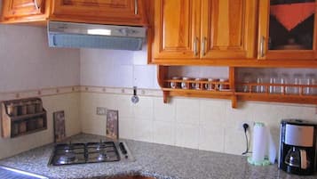 Casa, 3 quartos | Cozinha privada | Geladeira, micro-ondas, fogĂŁo, cooktop