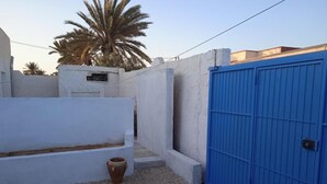 إطلالة على الفناء