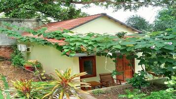 Habitación cuádruple familiar | Minibar, caja fuerte, cortinas opacas y camas supletorias