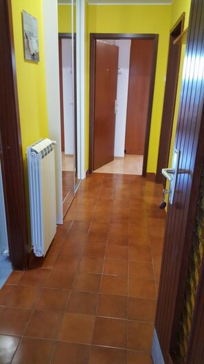 Classic Apartment, Ground Floor | 1 bilik tidur, seterika/papan seterika, Wi-fi percuma, cadar katil