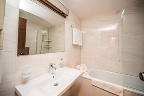 Free toiletries, hair dryer, bathrobes, slippers - Hotel Holiday (Sarajevo)
