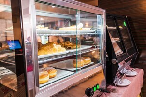 Café da manhã com buffet grátis todos os dias