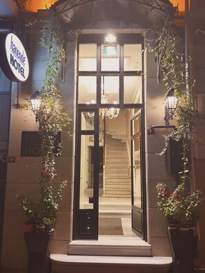 Front of property - Hanende Hotel (Istanbul)