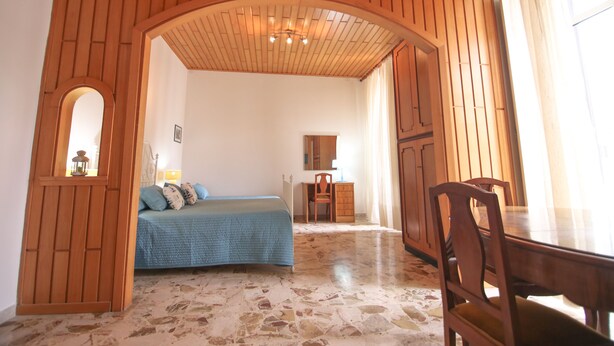 Habitación | Colchones viscoelásticos y escritorio