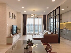 In-room safe, individually decorated, individually furnished, desk - Justay Rivergate Center (Ho Chi Minh City)