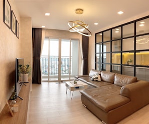 In-room safe, individually decorated, individually furnished, desk - Justay Rivergate Center (Ho Chi Minh City)