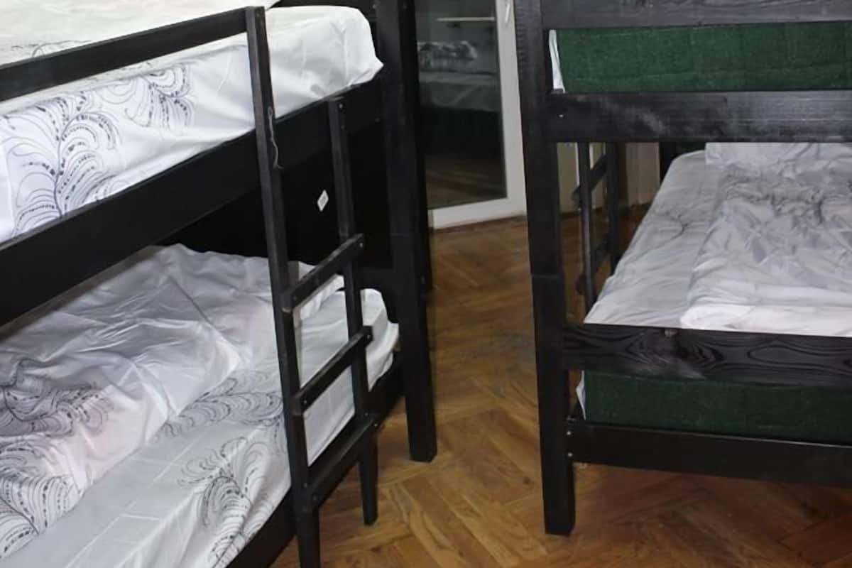 Basic Shared Dormitory | Bar mini, langsir/tirai gelap terus, seterika/papan seterika