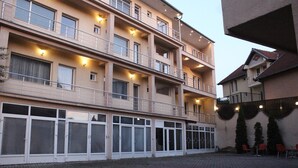 Front of property - Hotel Elit (Pristina)