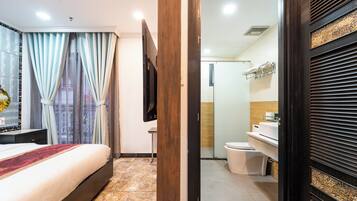 Superior Double Room | Bathroom