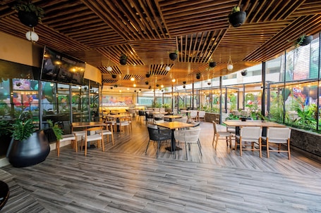 Breakfast, lunch, dinner served; local and international cuisine