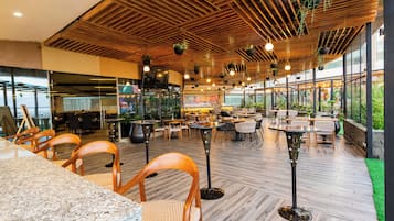 Spécialités Cuisine locale et internationale