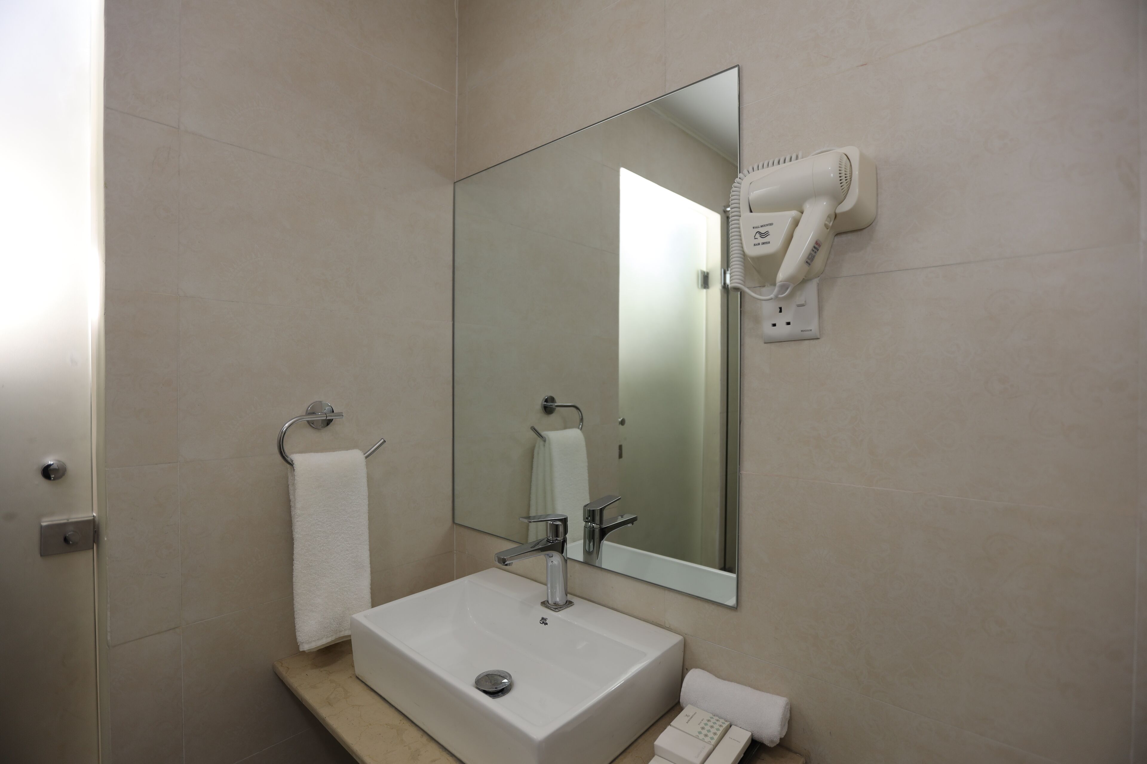 superior room | bathroom shower