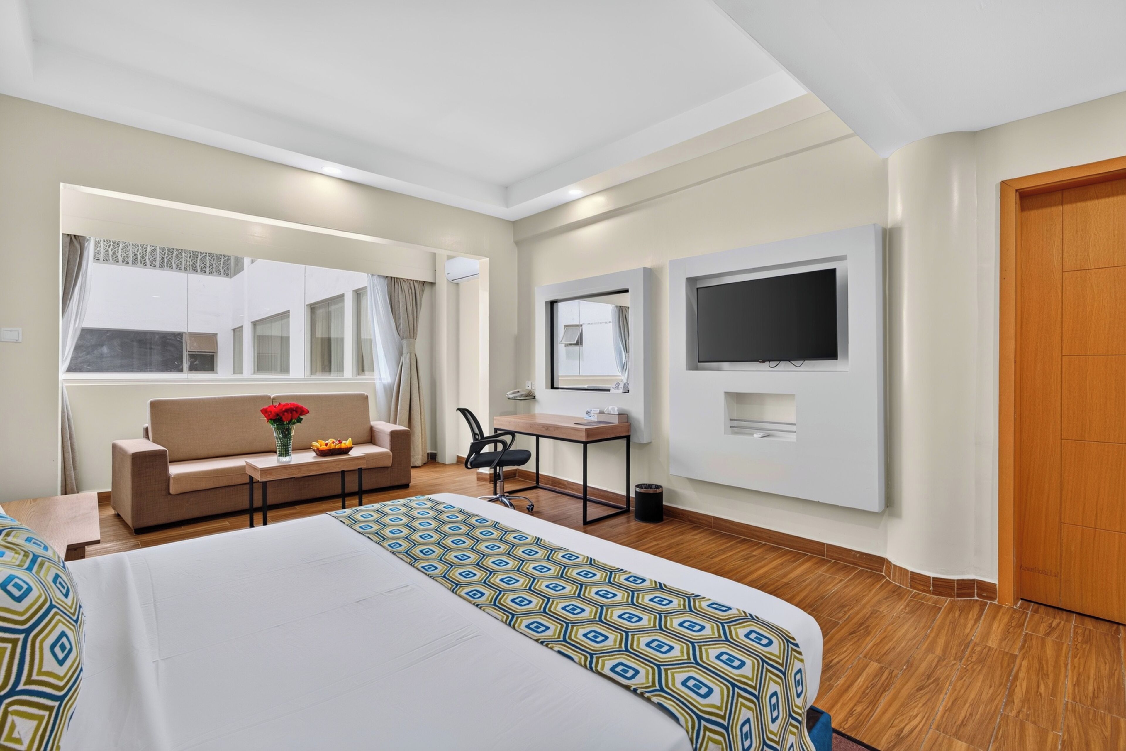 Ropa de cama de alta calidad y minibar 