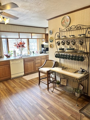 Superior Apartment, Private Bathroom (Girlfriends Getaway) | Private kitchen