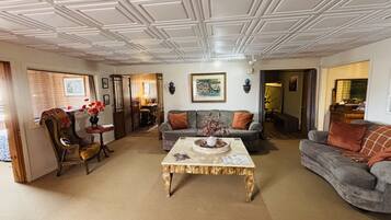 Appartement Supérieur, salle de bains privée (Girlfriends Getaway) | Bar lounge