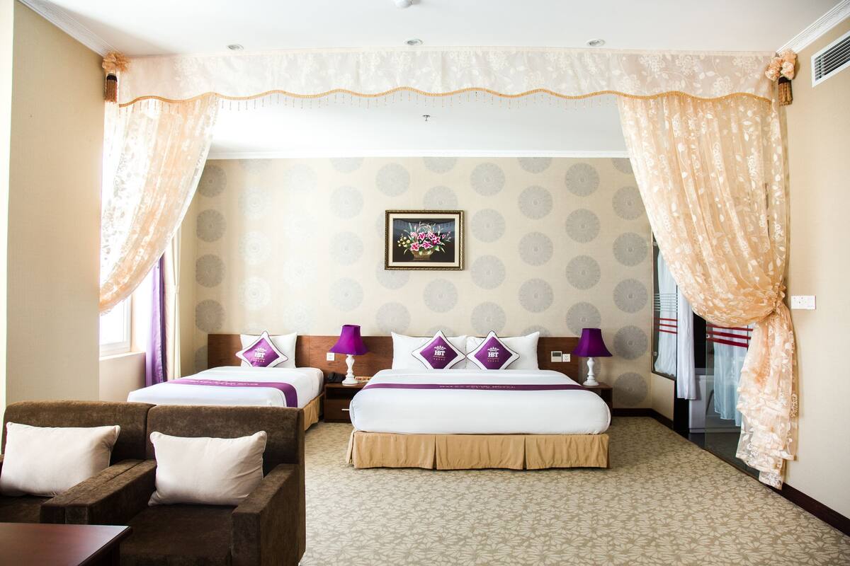 Premium bedding, pillowtop beds, minibar, in-room safe
