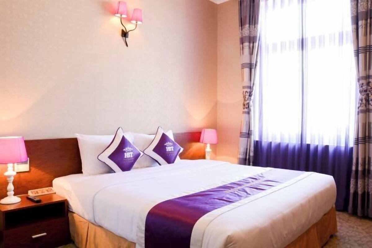 Premium bedding, pillow-top beds, minibar, in-room safe