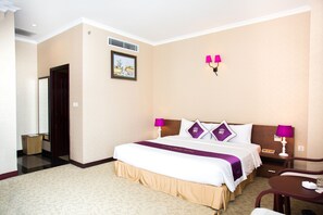 Habitación superior con 2 camas individuales | Ropa de cama de alta calidad, colchones con acolchado adicional, minibar