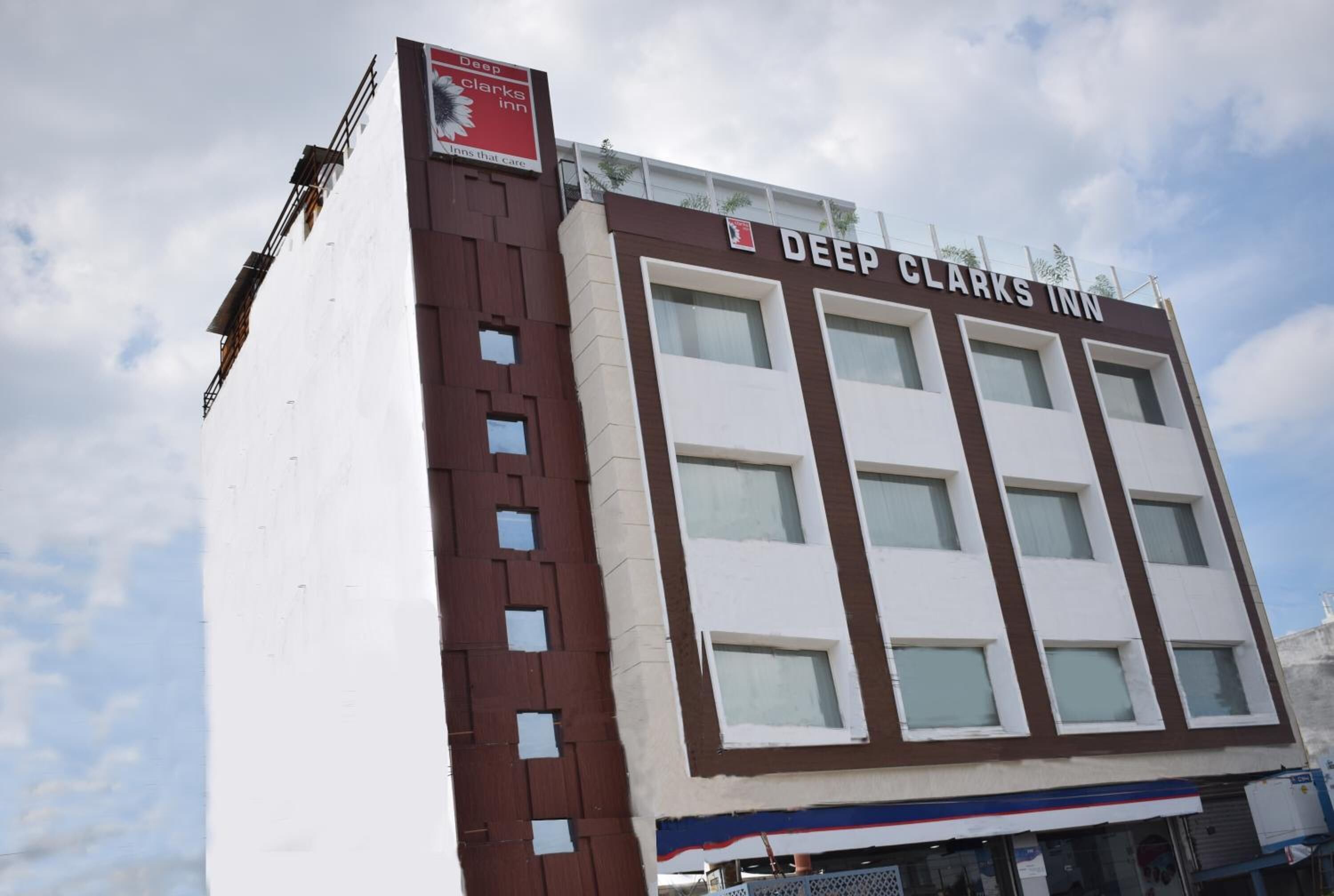 A multi-story building with the sign "Deep Clark's Inn" indicating it is a hotel.