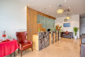 Lobby - Hotel Deep Clarks Inn Lucknow  (Lucknow)