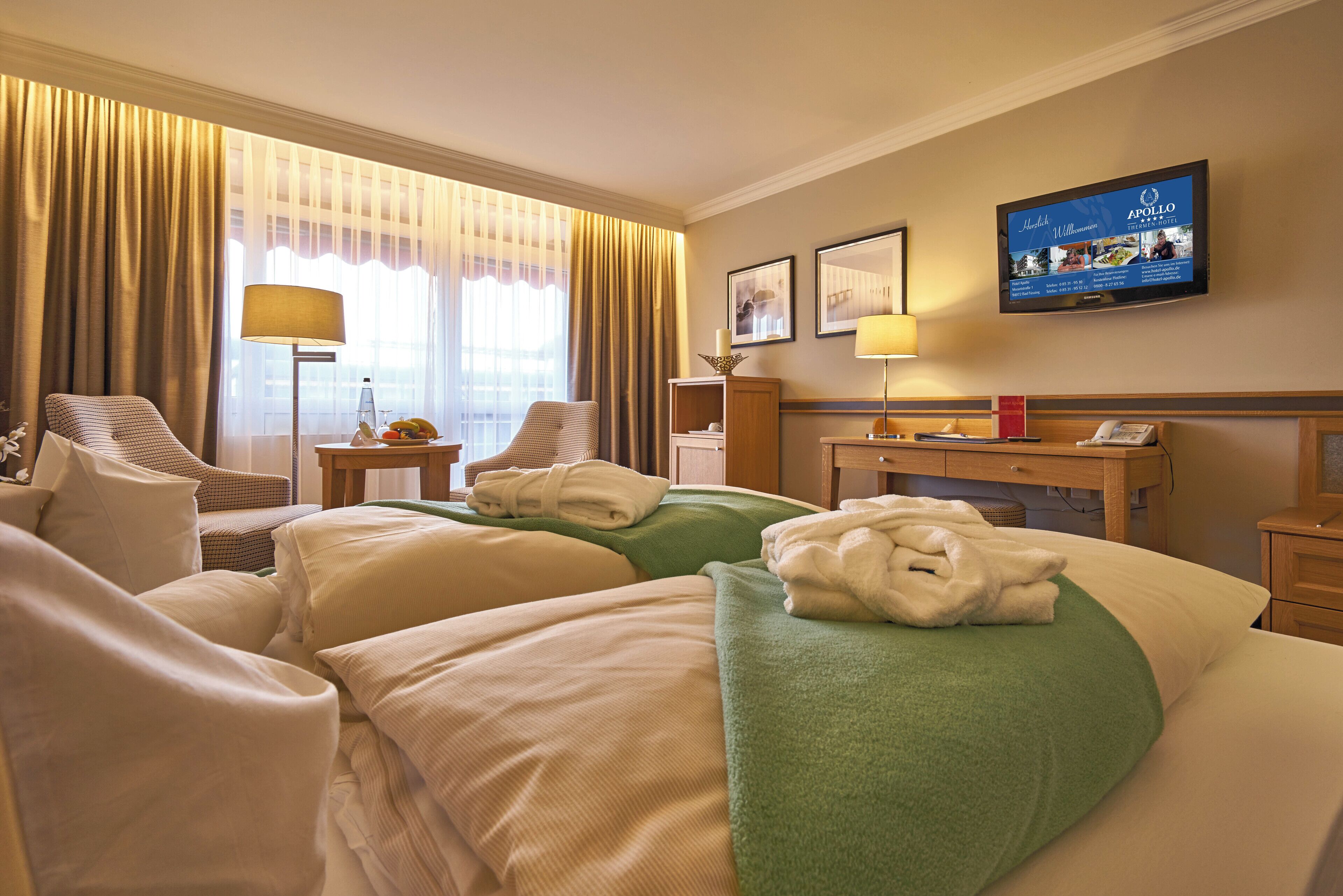 Allergikerbettwaren, Minibar, Zimmersafe, Schreibtisch