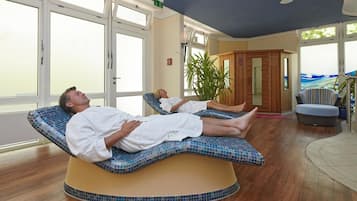 Sauna, hot tub, steam room, body treatments, hot stone massages