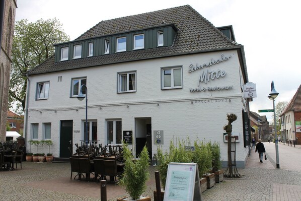 Front of property - Hotel Restaurant Sermbecker Mitte (Schermbeck)