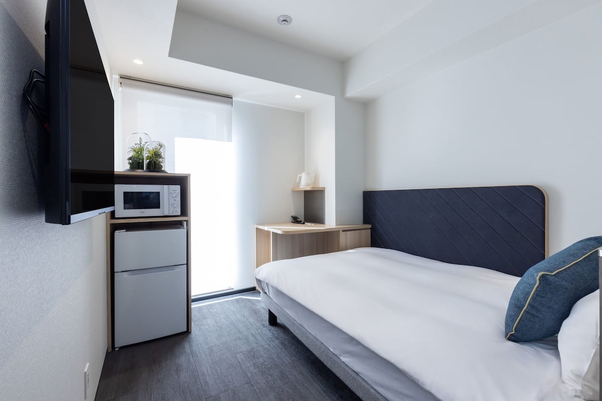 Single Room, Non Smoking (Smart, Single Use) | Peti besi dalam bilik, meja, seterika/papan seterika, Wi-fi percuma