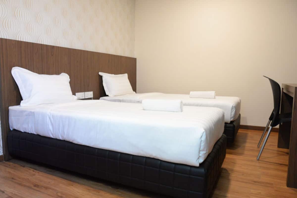 Deluxe Twin Room | Meja, kalis bunyi, Wi-fi percuma, cadar katil