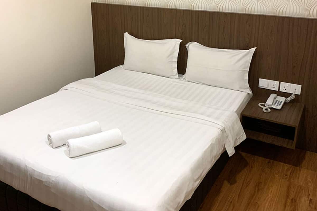 Superior Double Room, No Windows | Meja, kalis bunyi, Wi-fi percuma, cadar katil