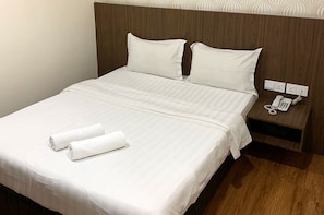 Superior Double Room, No Windows | Desk, soundproofing, free WiFi, bed sheets - MII Smile Hotel (George Town)