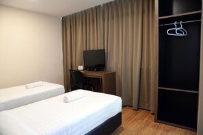 Kahden hengen deluxe-huone (kaksi sänkyä) | Työpöytä, äänieristys, ilmainen Wi-Fi, vuodevaatteet