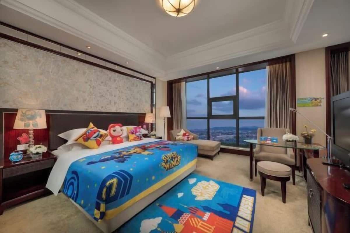 Minibar, escritorio, cortinas blackout y wifi gratis 