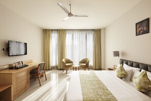 Mango Cozy Room | In-room safe, desk, iron/ironing board, rollaway beds - Mango Suites Select Mahape (Navi Mumbai)