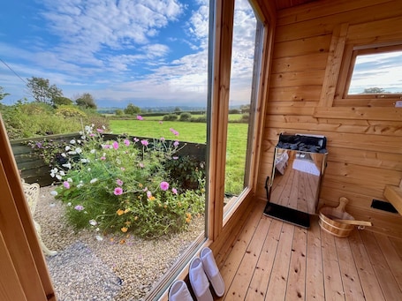 Luxury Room, Ensuite (Cottage Shepherds Hut) | Spa | Sauna. Corner House