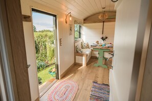 Luxury Room, Ensuite (Cottage Shepherds Hut)