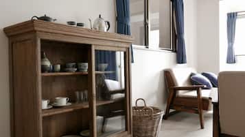 Deluxe Twin Room, Non Smoking, Kitchen | In-room dining