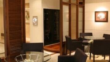 Lobby lounge