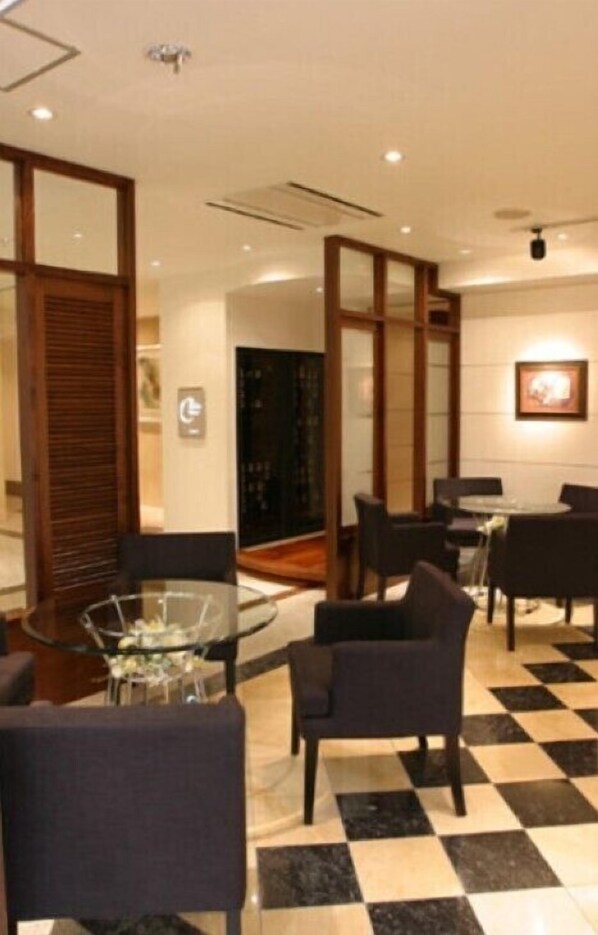 Lobby lounge - Yamanashi Grand Hotel (Chuo)
