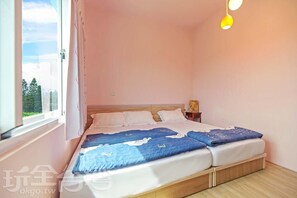 Comfort Triple Room | Individually furnished, laptop workspace, blackout drapes, free WiFi - Penghu Colorfish Homestay (Huxi)