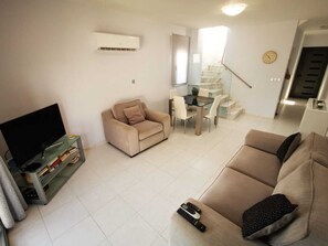 TV, video games, books - Sea side holiday villa, perfect location, maximum relaxation. (Chlorakas)