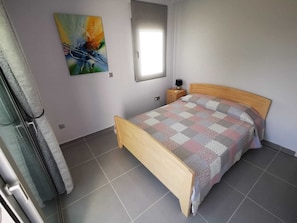 2 bedrooms, iron/ironing board, free WiFi, bed sheets