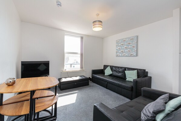 Apartment, Private Bathroom | Lounge